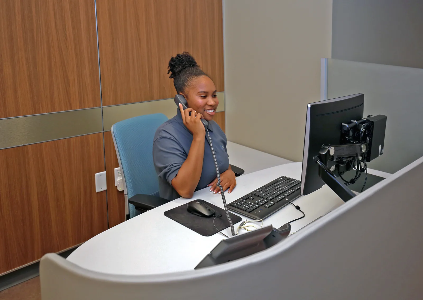 A Care Navigator Scholar coordinating at a hospital front desk